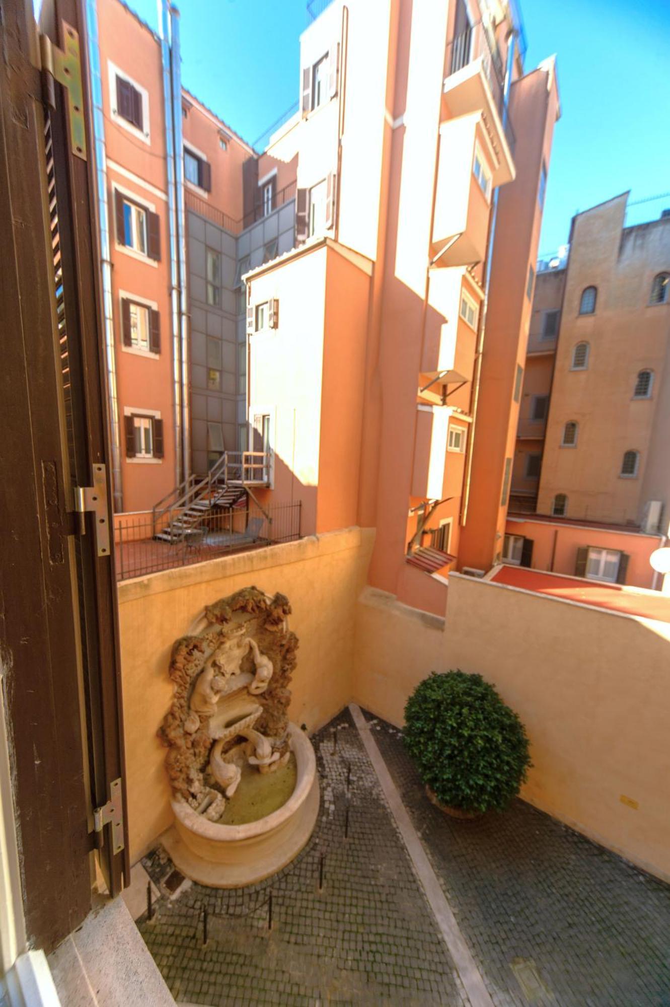 Bernini Stay, Next To Trevi Fountain Appartamento